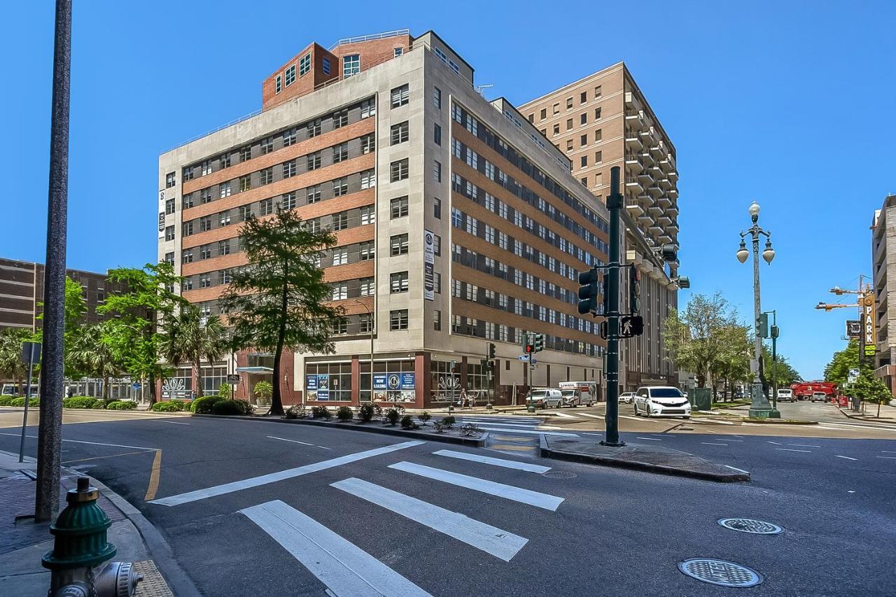 Cozy Near French Quarter, Superdome, Canal And Bourbon Streets!