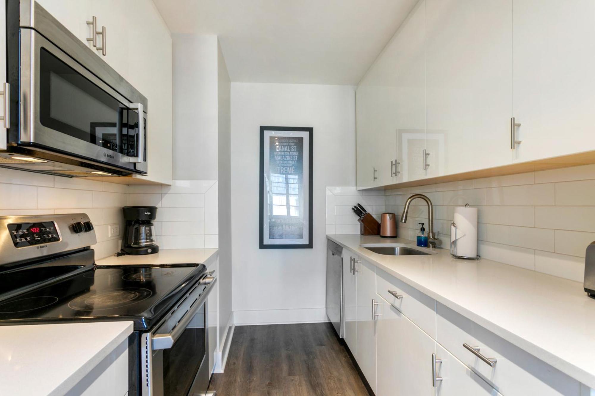 Cozy Near French Quarter, Superdome, Canal And Bourbon Streets!